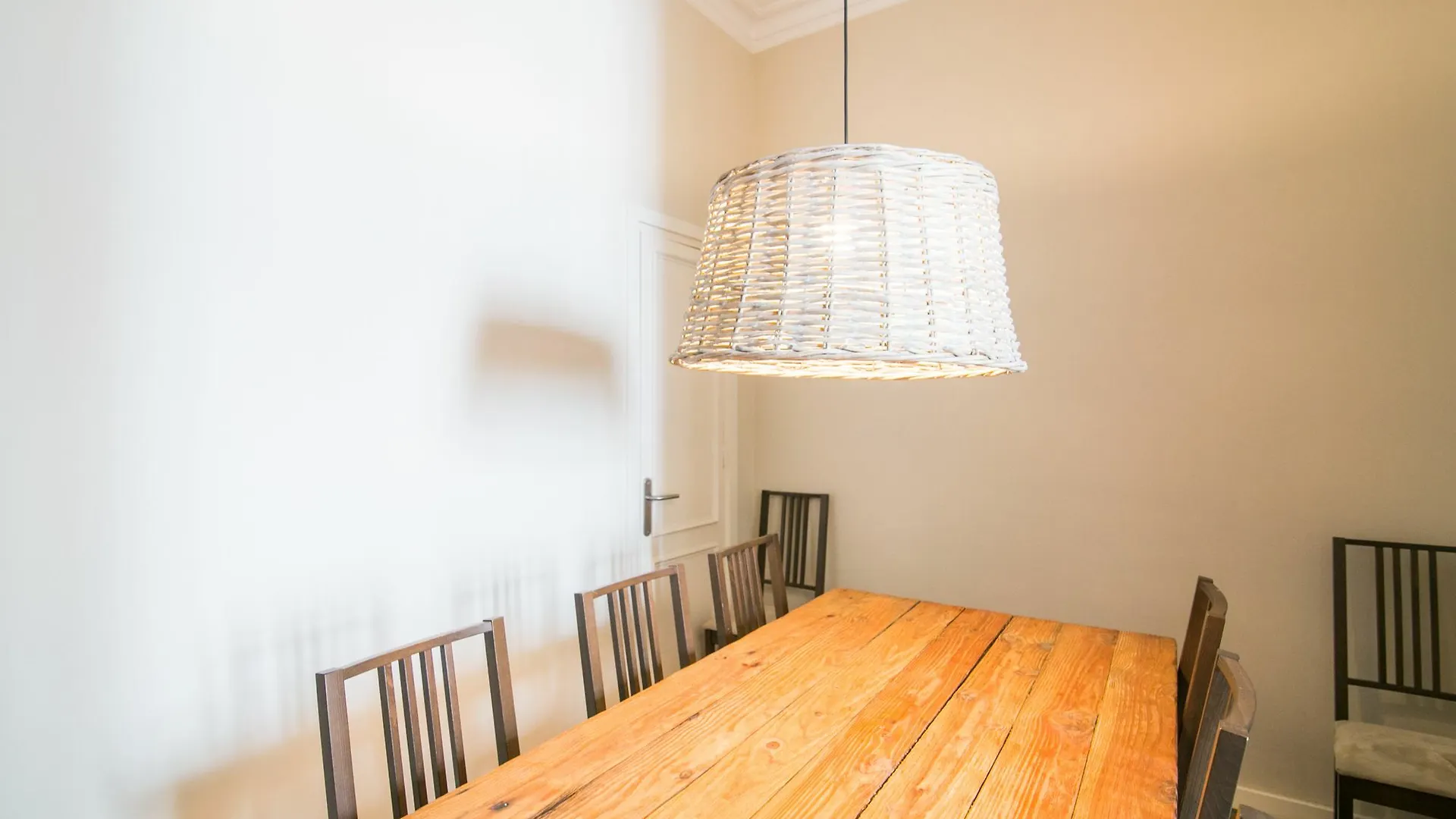 Placa Universitat Apartments برشلونة