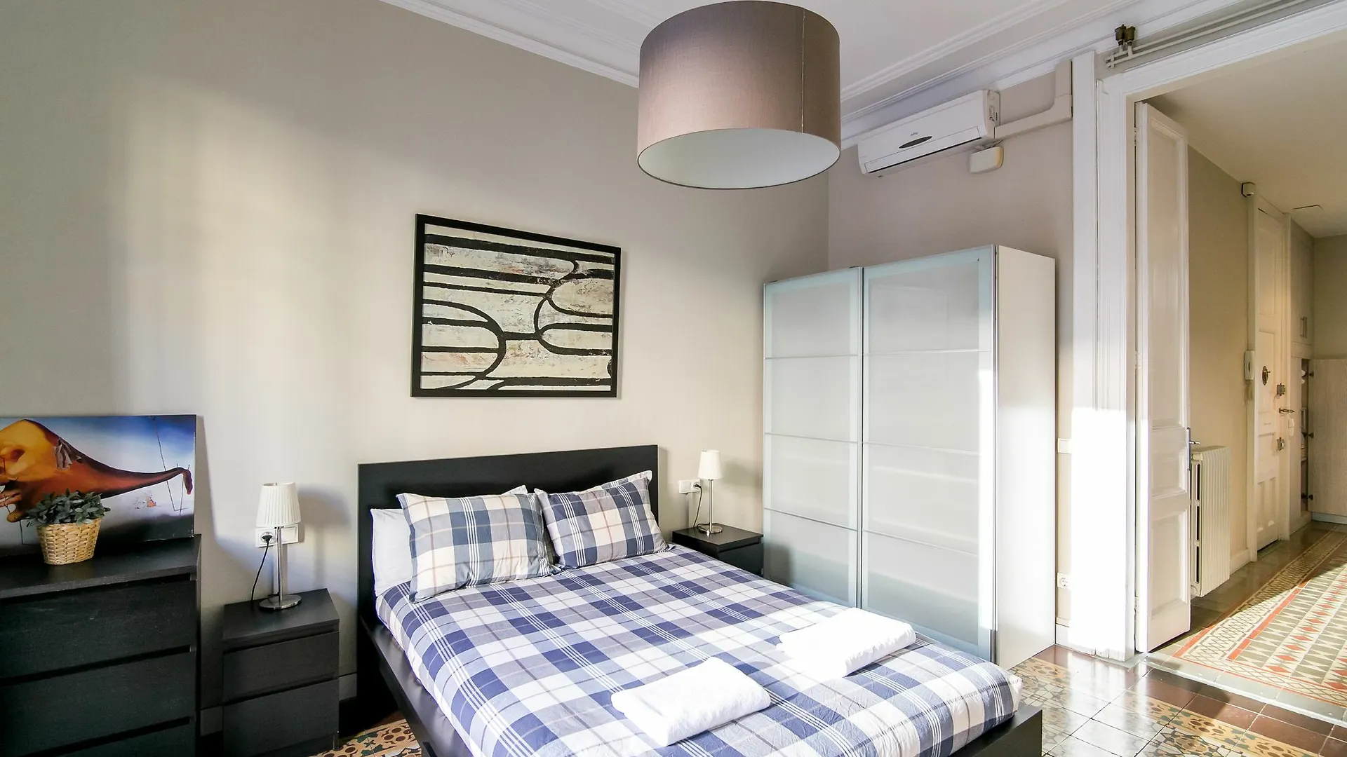 Placa Universitat Apartments برشلونة