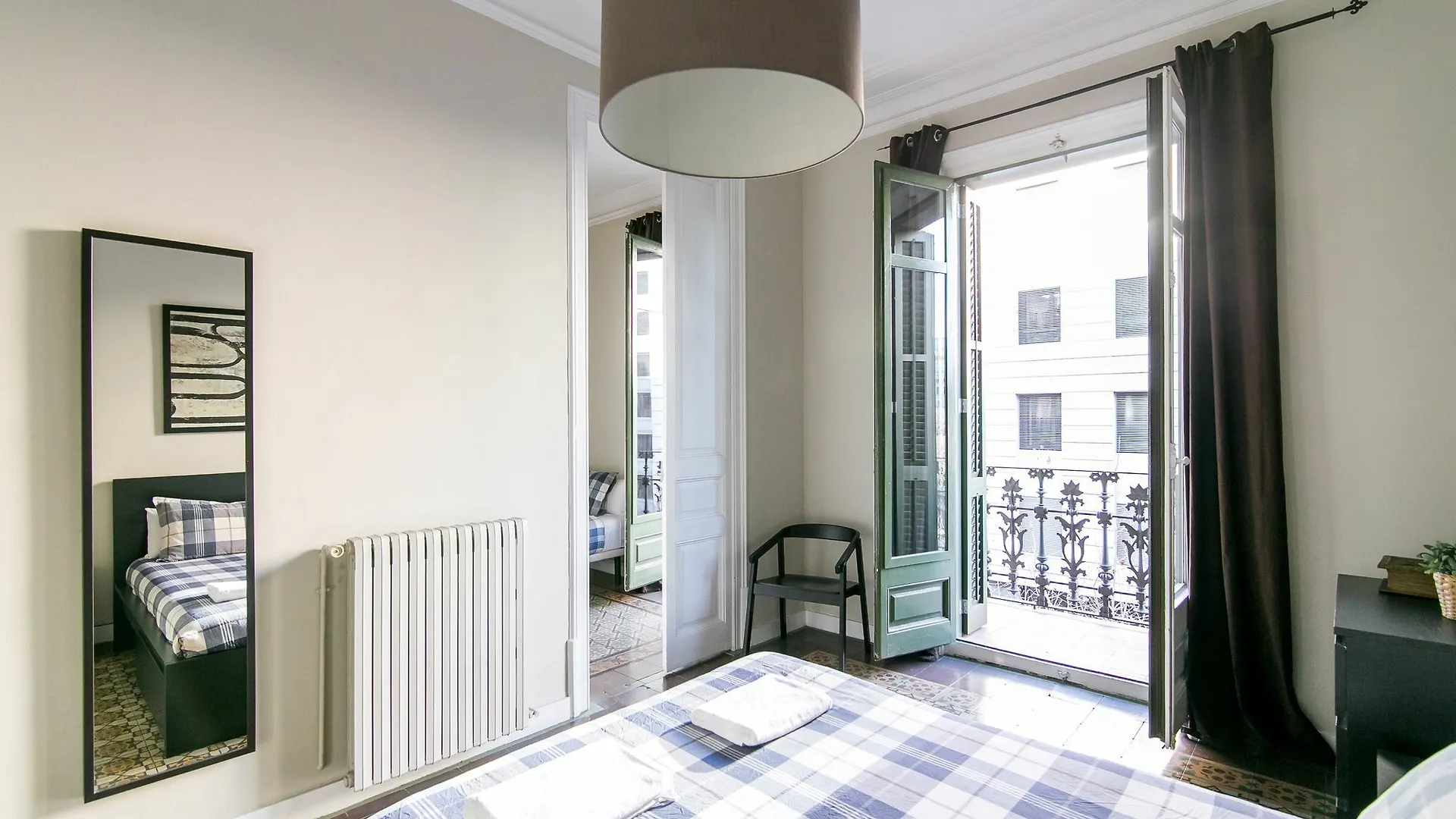 Placa Universitat Apartments برشلونة 0*,