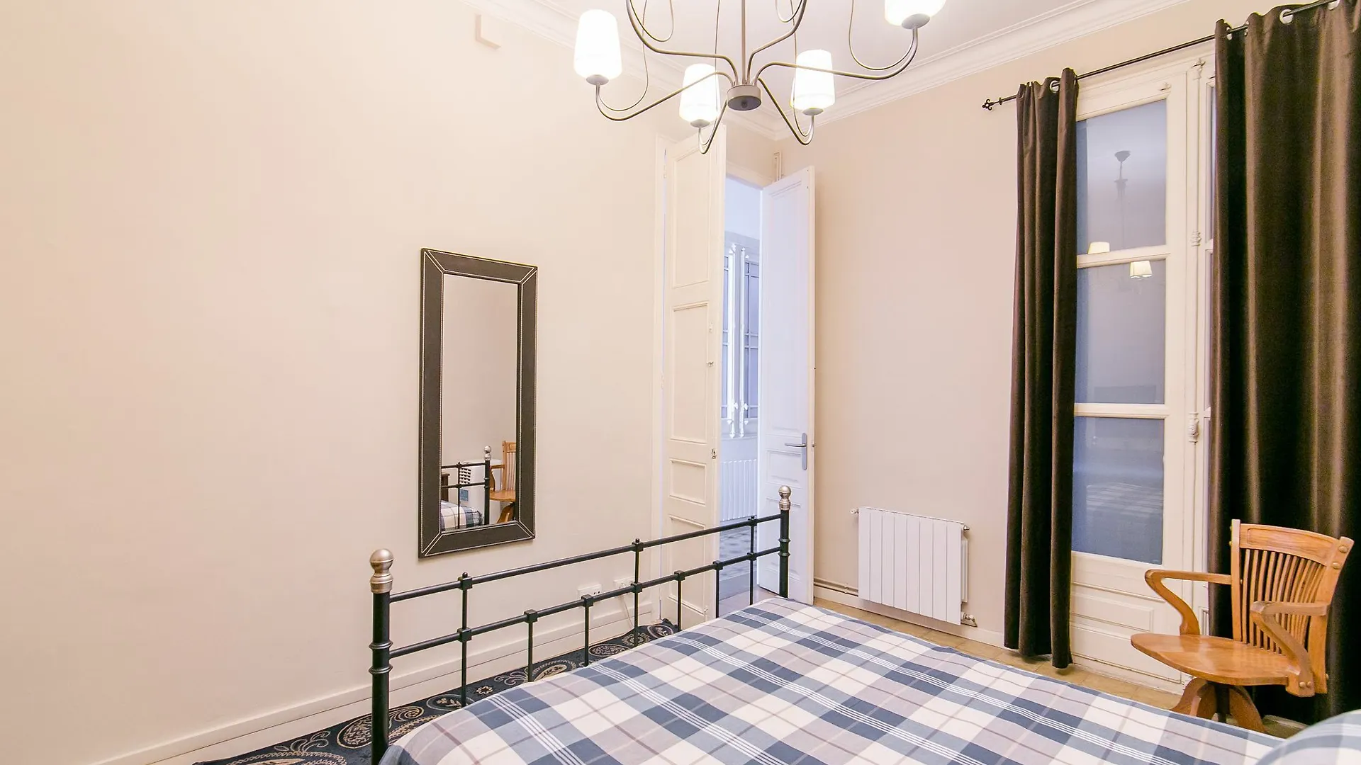 Placa Universitat Apartments برشلونة 0*,