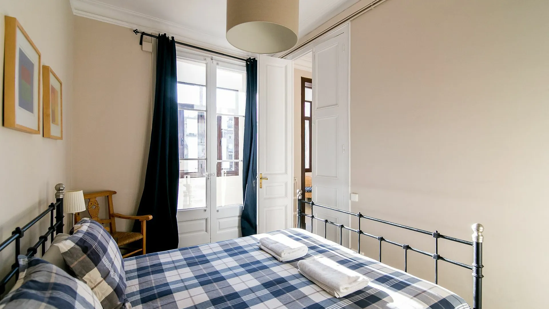 Placa Universitat Apartments برشلونة