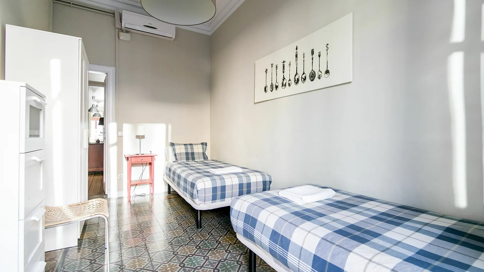 Placa Universitat Apartments برشلونة