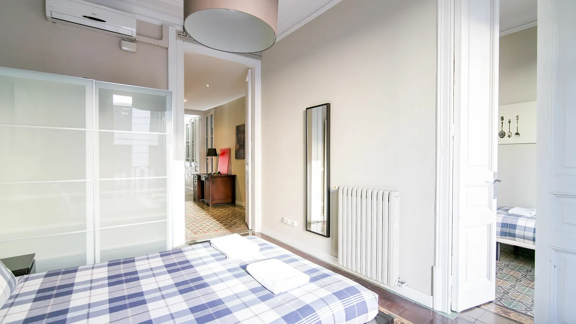 Placa Universitat Apartments برشلونة